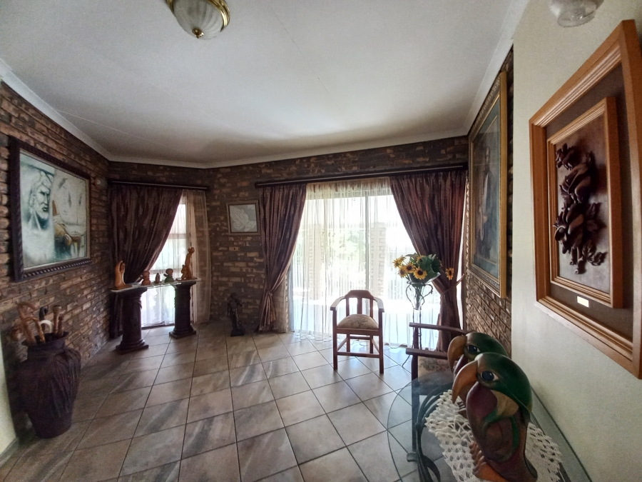 3 Bedroom Property for Sale in Safari Gardens North West